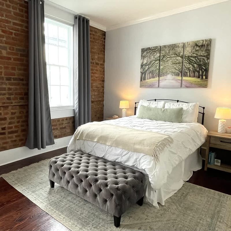 Stylish Apt on Broughton, Historic Downtown